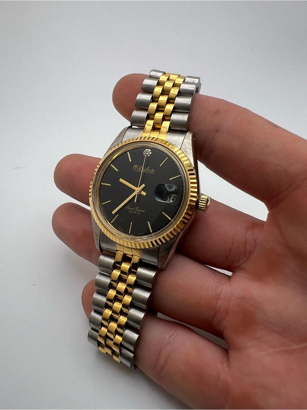 Lucien piccard Two-Tone Black Dial Wristwatch with Date Window - Picture 6 of 7